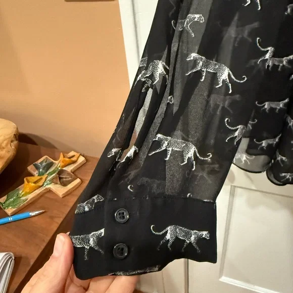 Lane Bryant Black & White with Cheetahs Animal Print Sheer Blouse 26/28 EUC - Picture 4 of 9